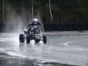 Quadowcy na płytach poślizgowych