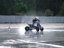 Quadowcy na płytach poślizgowych